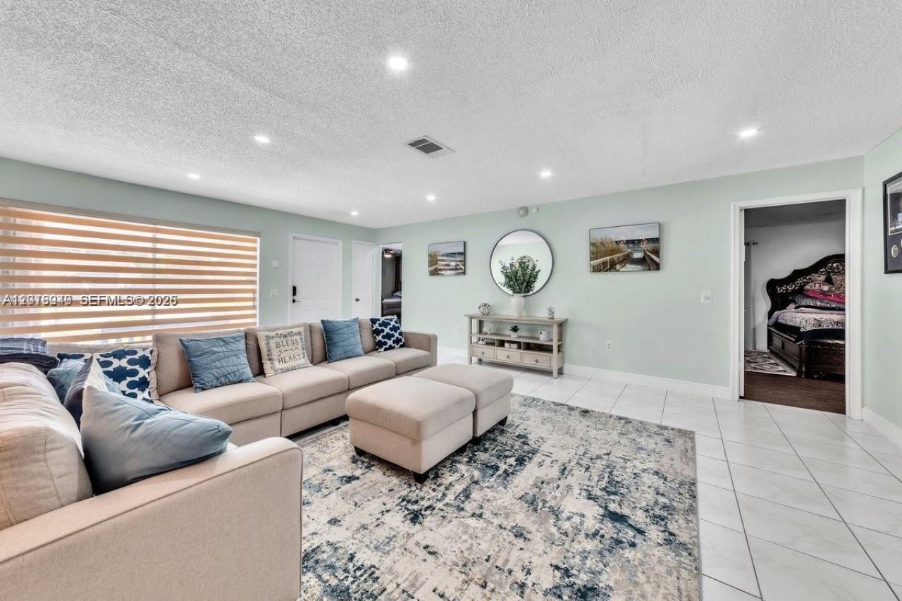 8830 NW 3rd St, Pembroke Pines, FL 33024 Photo