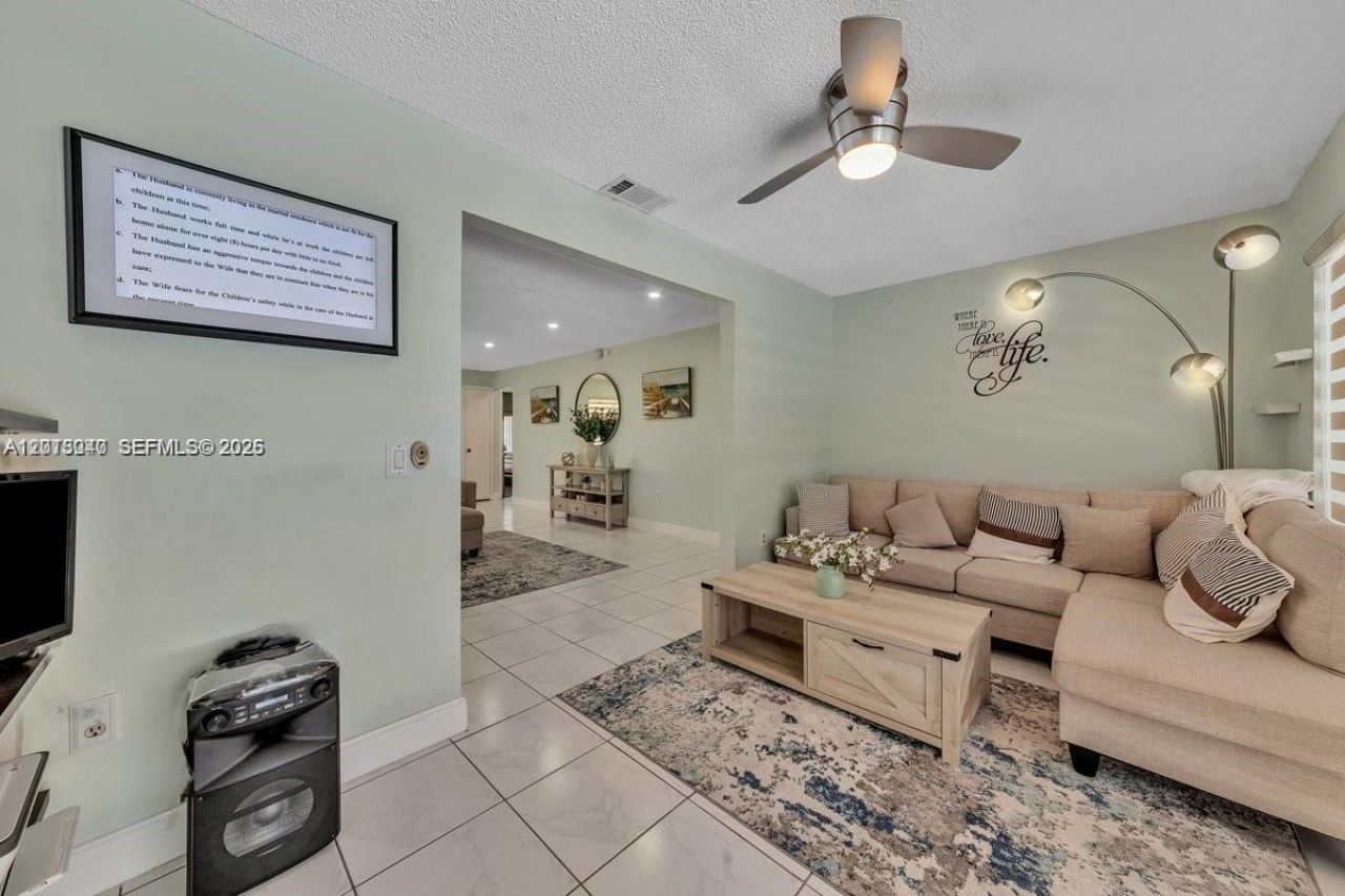 8830 NW 3rd St, Pembroke Pines, FL 33024 Photo
