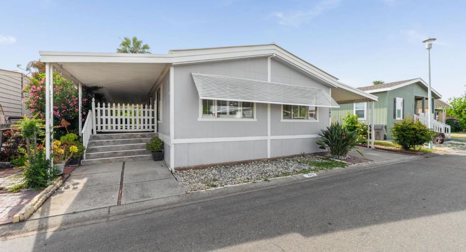 240 California Loop, Sacramento, CA 95823 Photo