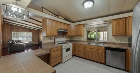 240 California Loop, Sacramento, CA 95823 Photo