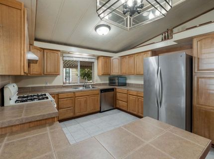 240 California Loop, Sacramento, CA 95823 Photo