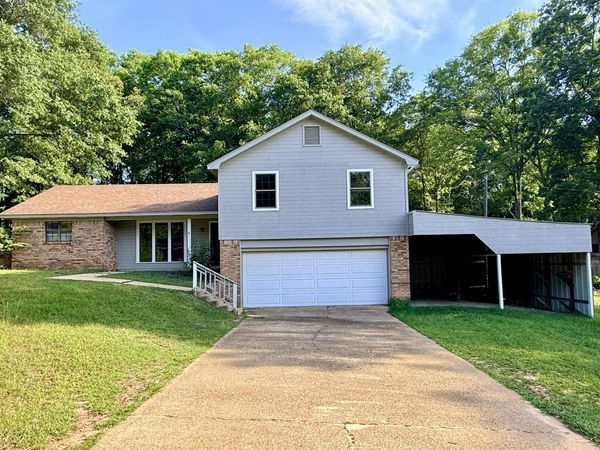 338 Pinewood, Columbus, MS 39702