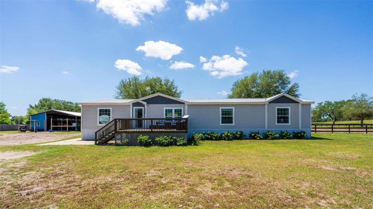 18350 SE 42nd Place, Morriston, FL 32668 Photo
