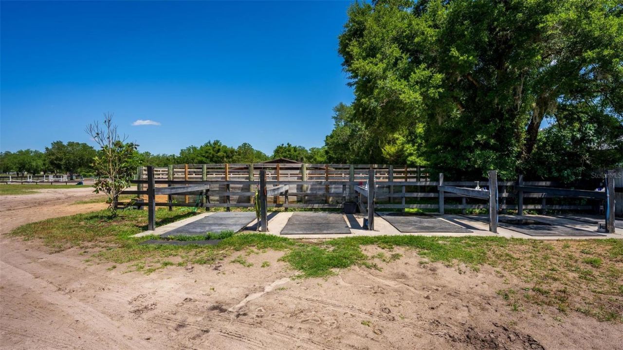 18350 SE 42nd Place, Morriston, FL 32668 Photo