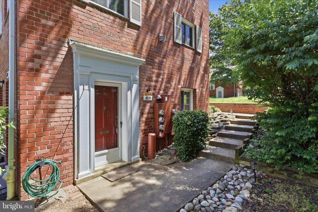 1619 Fitzgerald Lane, Unit 912, Alexandria, VA 22302 Main Photo