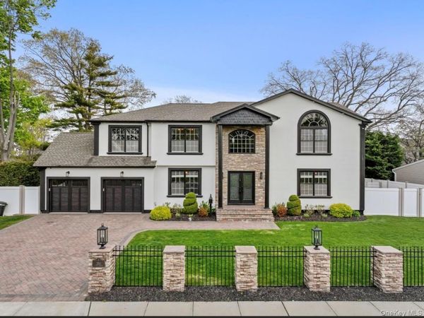 250 N 5th Street, Lindenhurst, NY 11757