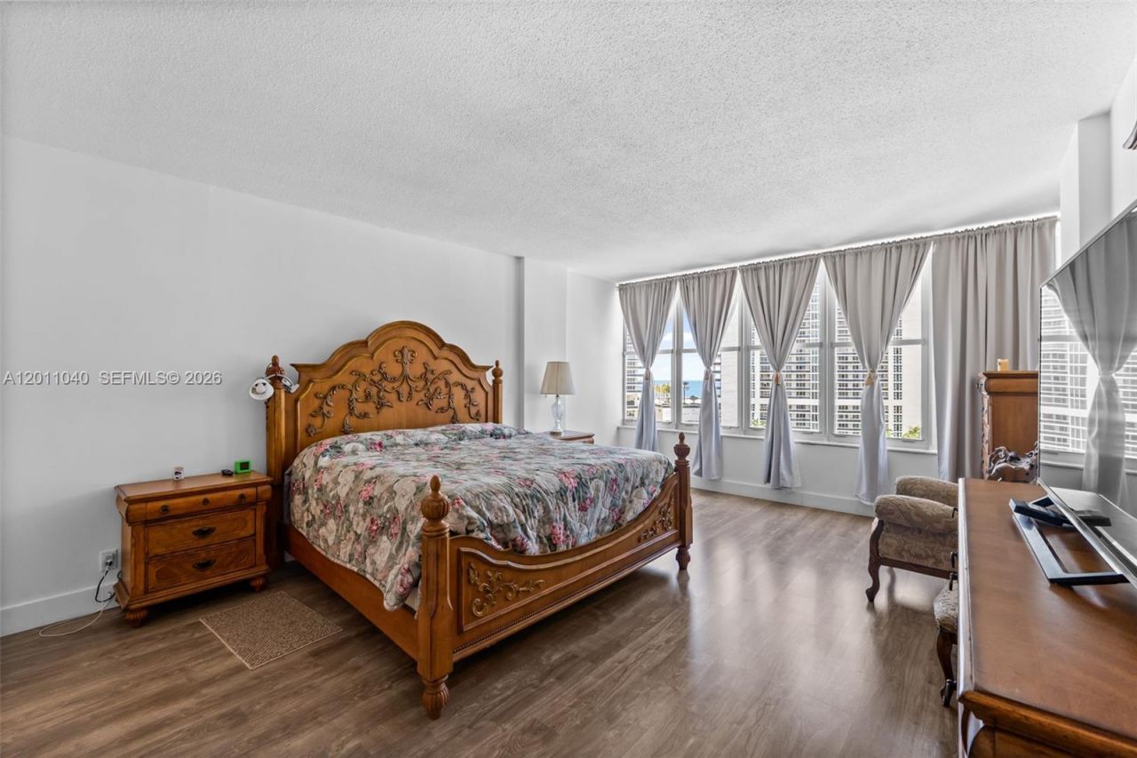 1825 S Ocean Drive, Unit PH-9, Hallandale Beach, FL 33009 Photo