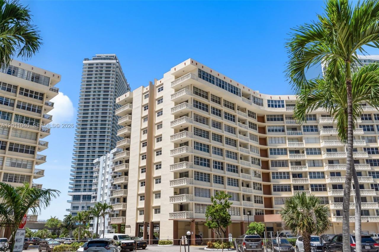 1825 S Ocean Drive, Unit PH-9, Hallandale Beach, FL 33009 Photo