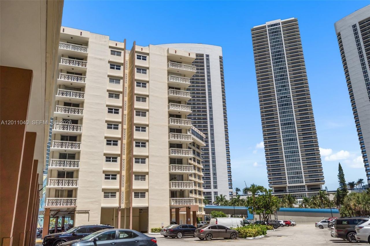 1825 S Ocean Drive, Unit PH-9, Hallandale Beach, FL 33009 Photo