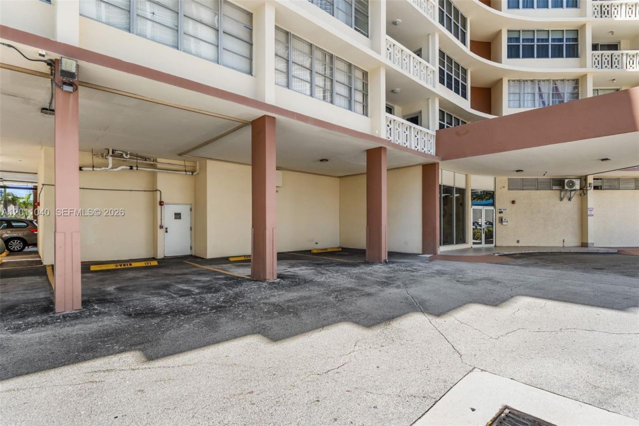 1825 S Ocean Drive, Unit PH-9, Hallandale Beach, FL 33009 Photo