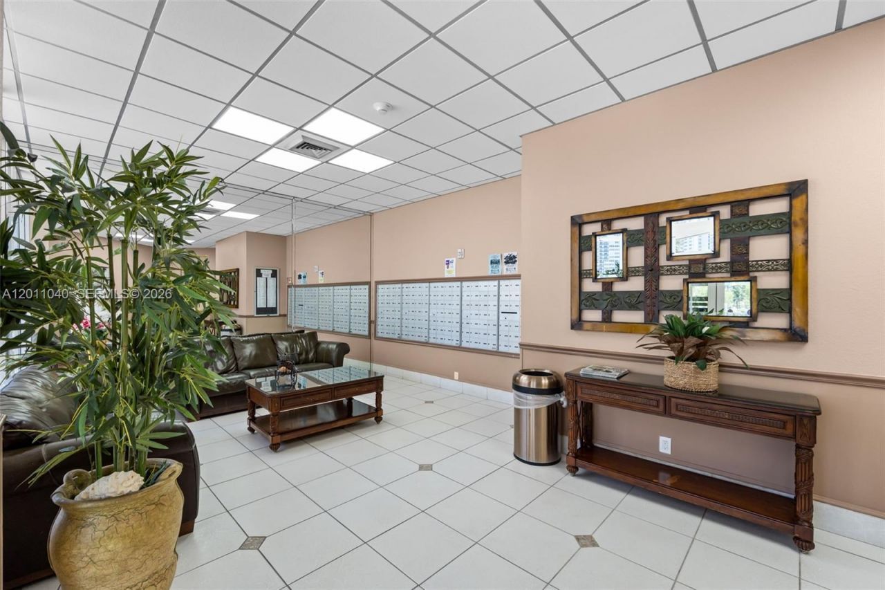 1825 S Ocean Drive, Unit PH-9, Hallandale Beach, FL 33009 Photo