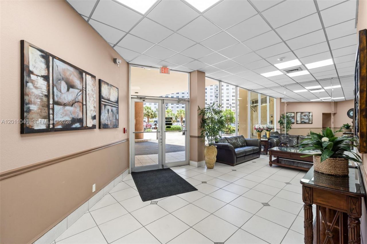 1825 S Ocean Drive, Unit PH-9, Hallandale Beach, FL 33009 Photo