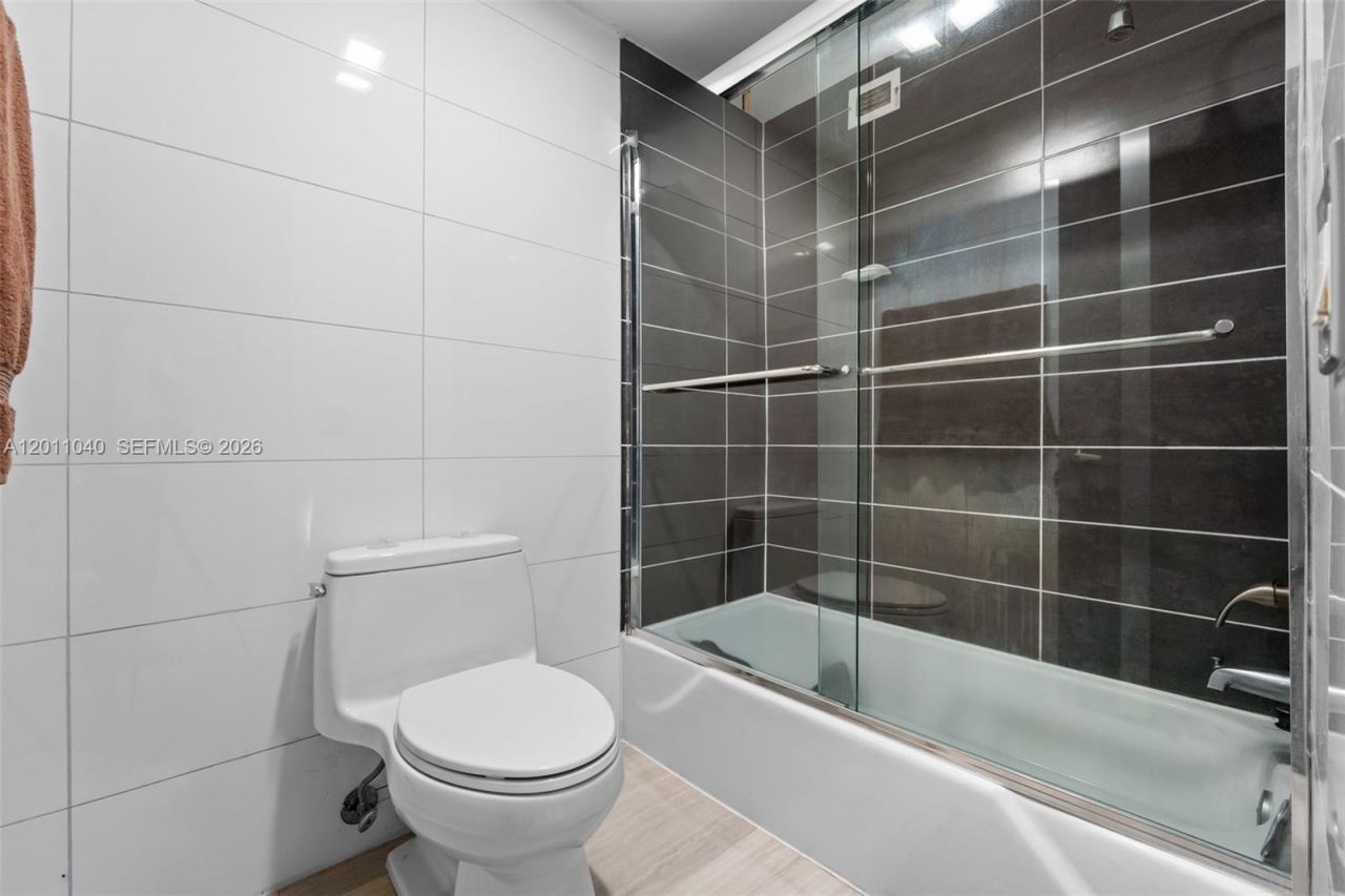 1825 S Ocean Drive, Unit PH-9, Hallandale Beach, FL 33009 Photo