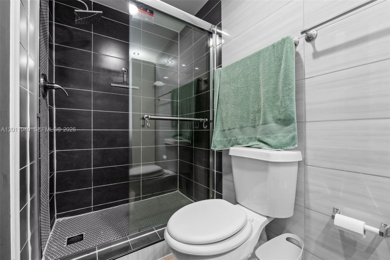 1825 S Ocean Drive, Unit PH-9, Hallandale Beach, FL 33009 Photo