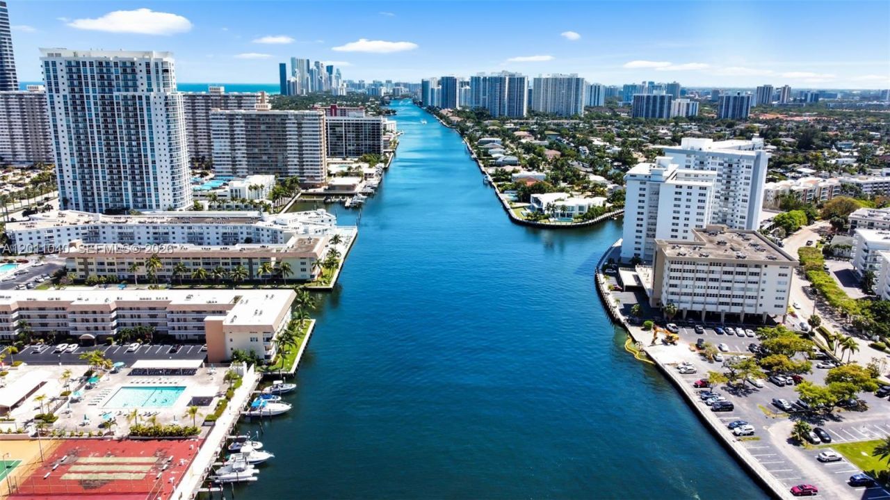 1825 S Ocean Drive, Unit PH-9, Hallandale Beach, FL 33009 Photo