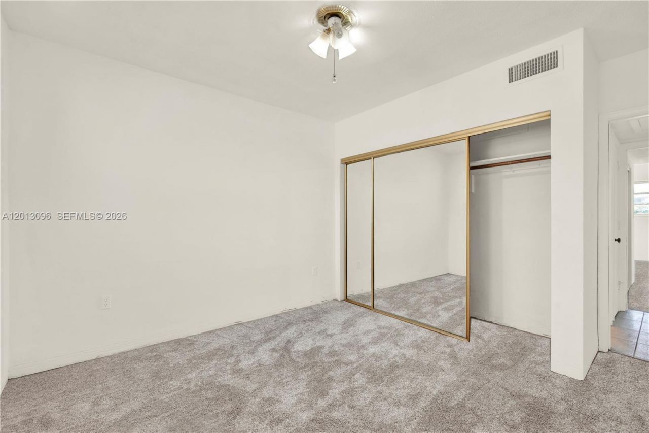 285 NE 191st St, Unit 2911, Miami, FL 33179 Photo