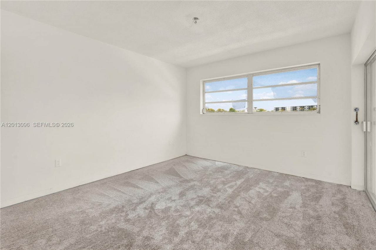 285 NE 191st St, Unit 2911, Miami, FL 33179 Photo