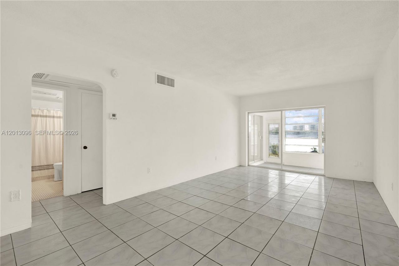 285 NE 191st St, Unit 2911, Miami, FL 33179 Photo