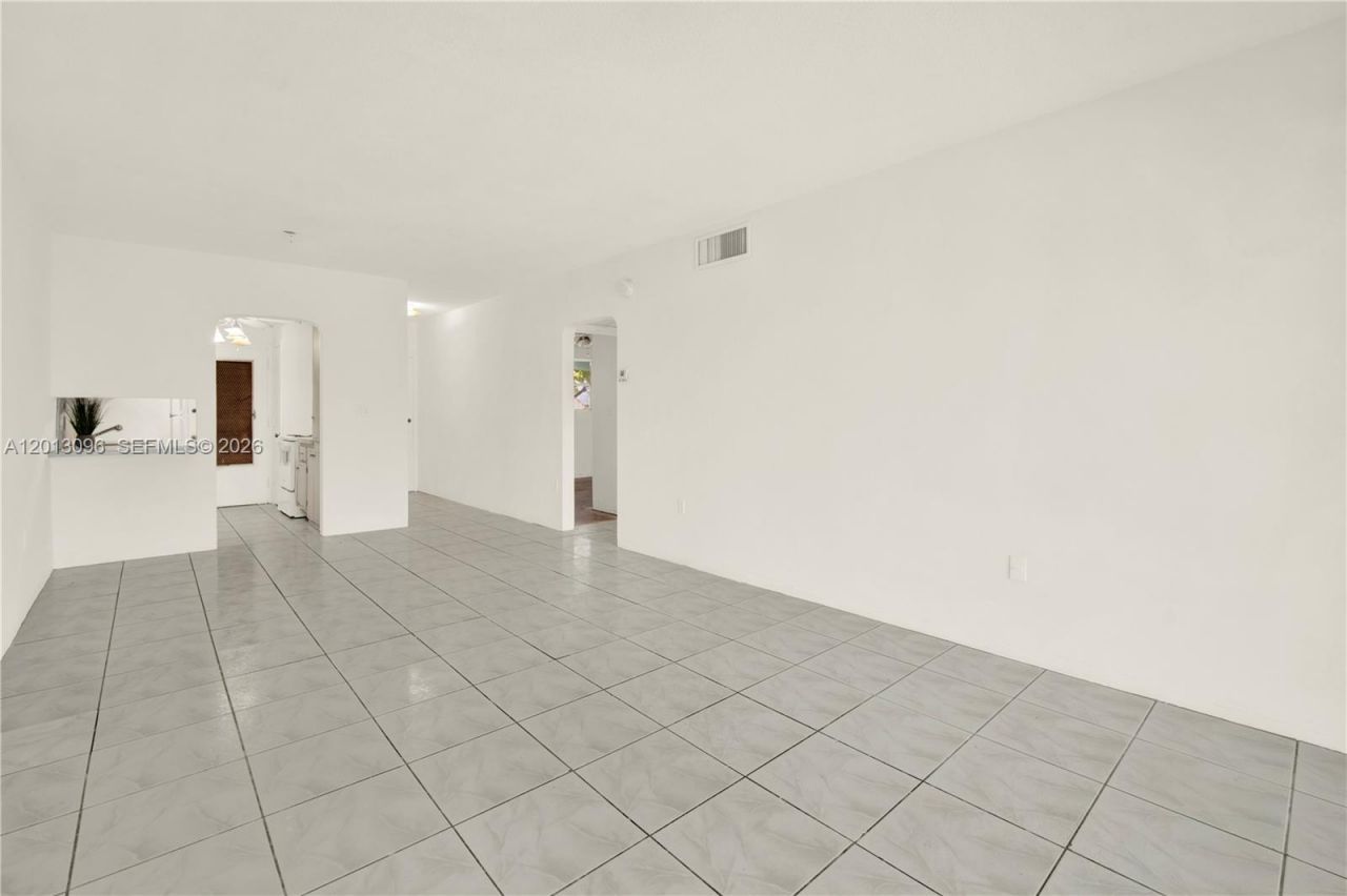 285 NE 191st St, Unit 2911, Miami, FL 33179 Photo