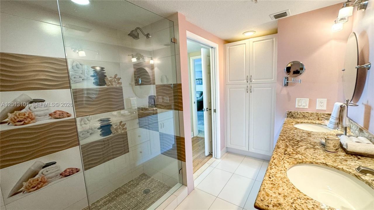 18100 N Bay Rd, Unit 1106, Sunny Isles Beach, FL 33160 Photo