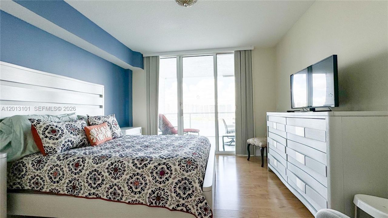 18100 N Bay Rd, Unit 1106, Sunny Isles Beach, FL 33160 Photo