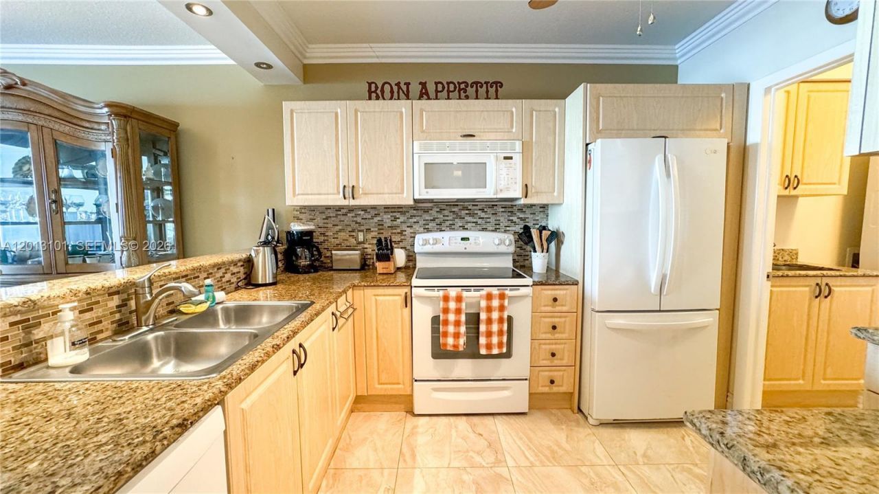 18100 N Bay Rd, Unit 1106, Sunny Isles Beach, FL 33160 Photo