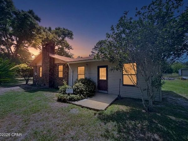 698 Bradley Lane, Chipley, FL 32428
