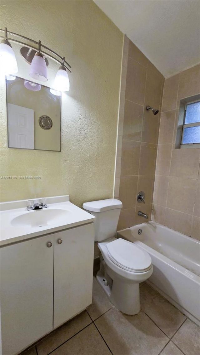 2335 NW 55th St, Miami, FL 33142 Photo