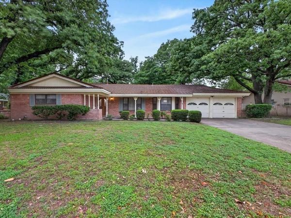 845 Wheelwood Drive, Hurst, TX 76053
