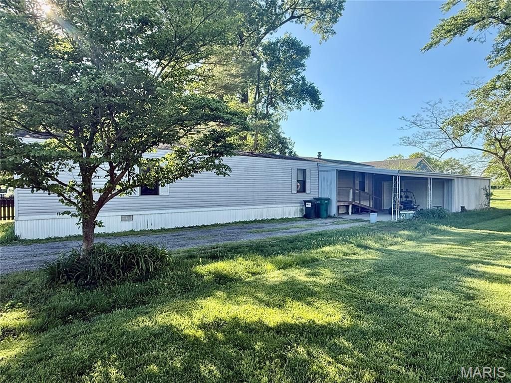 940 E 1st Street, Beckemeyer, IL 62219 Main Photo