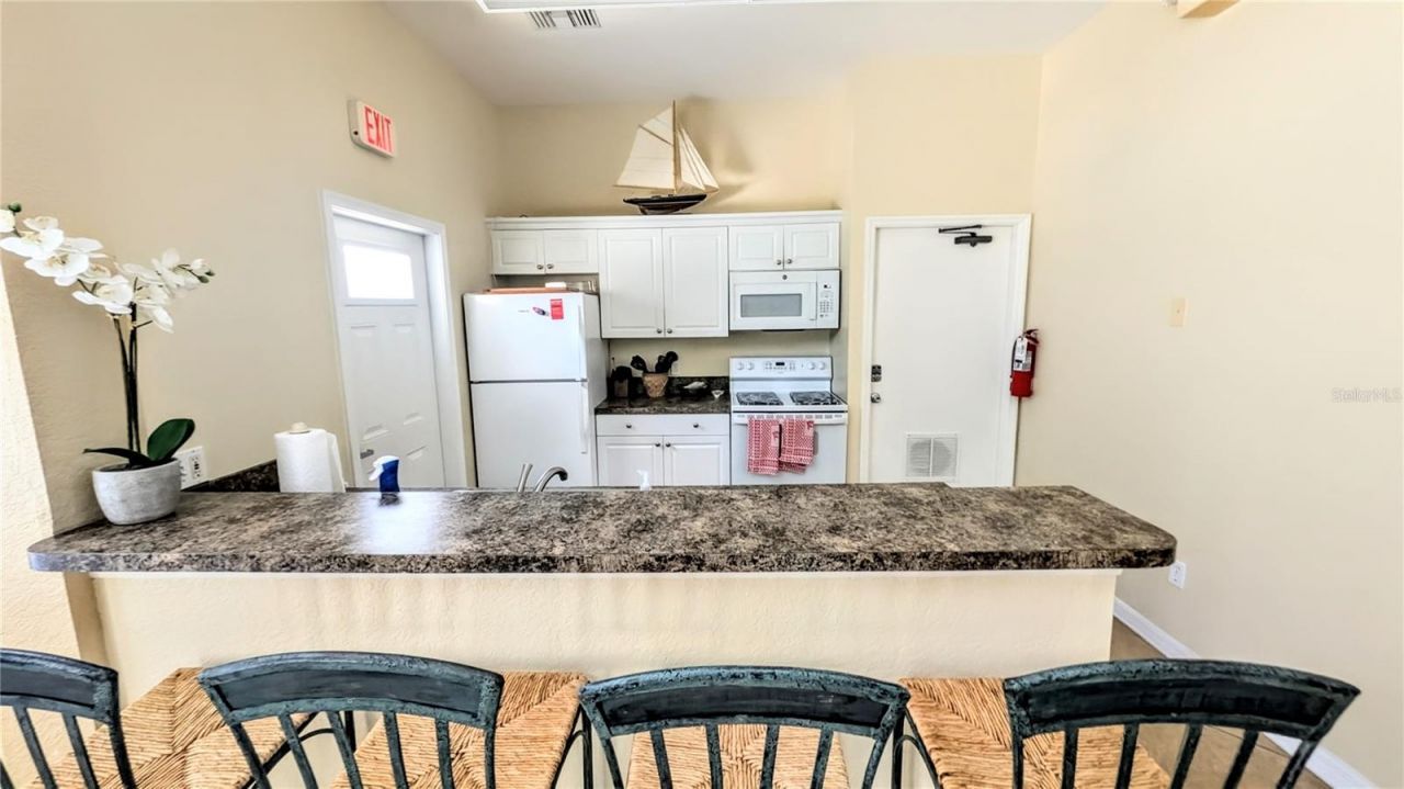 850 S Tamiami Trail , Unit 409, Sarasota, FL 34236 Photo