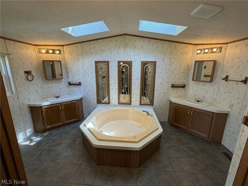 8 Hawaiian Drive, Madison, OH 44057 Photo 20