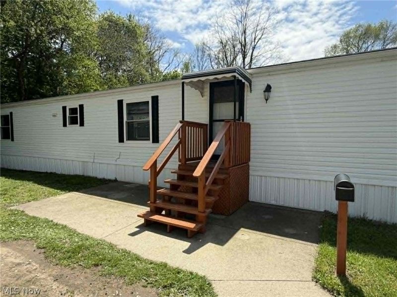 8 Hawaiian Drive, Madison, OH 44057 Photo 5