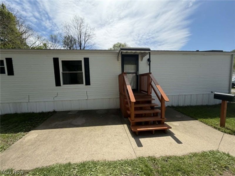 8 Hawaiian Drive, Madison, OH 44057 Photo 6