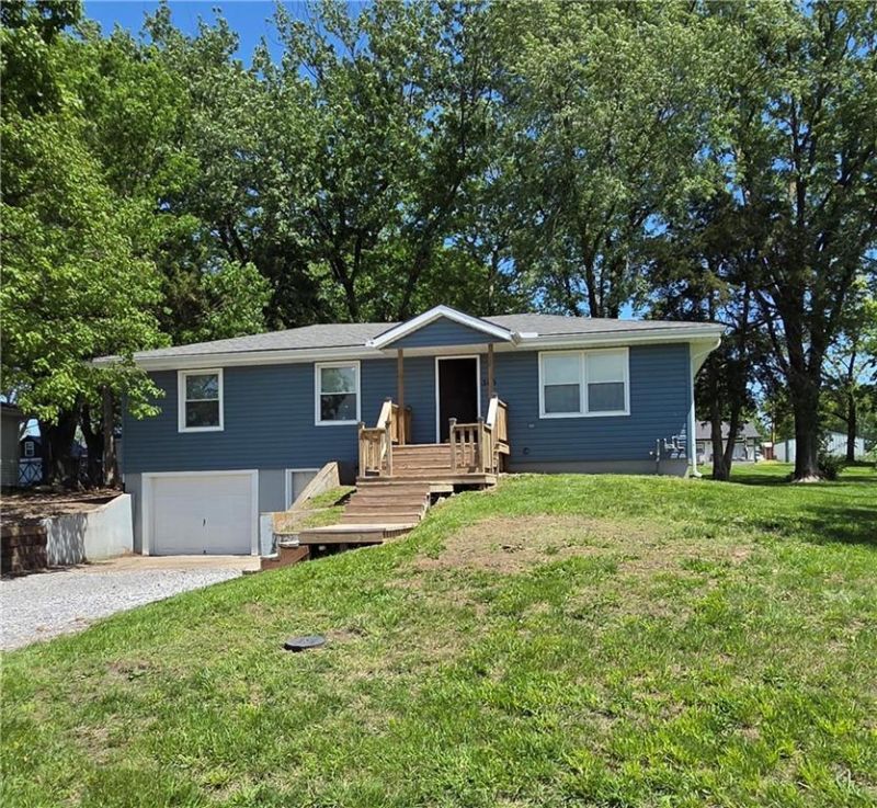 305 Park Street, Lathrop, MO 64465 Main Photo