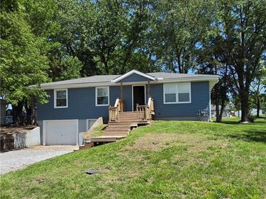 305 Park Street, Lathrop, MO 64465
