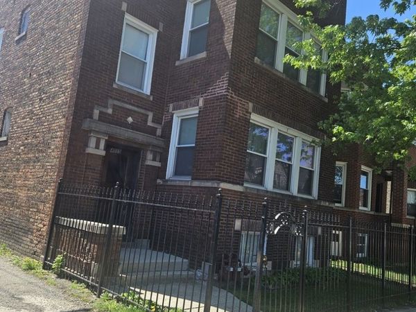 4015 W Potomac Avenue , Chicago, IL 60651