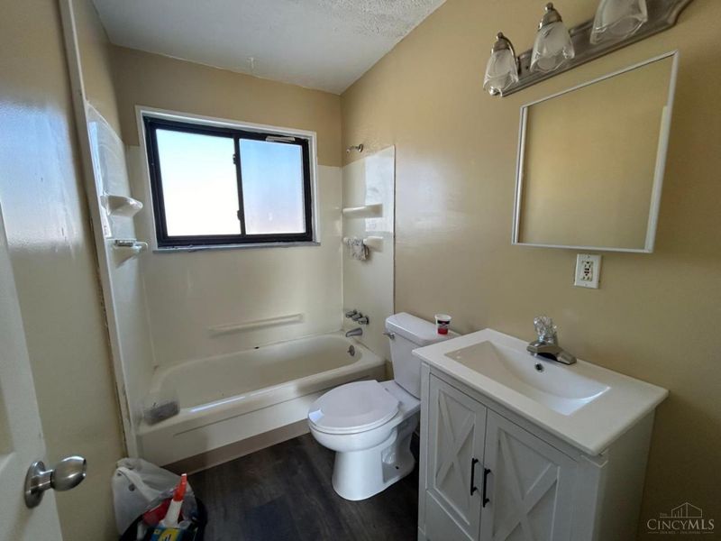 4467 Lee rd, Cleveland, OH 44128 Photo 16