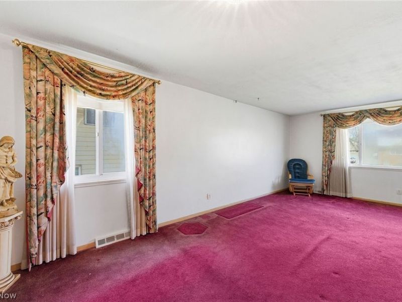 8230 Reed Avenue, Garfield Heights, OH 44125 Photo 10