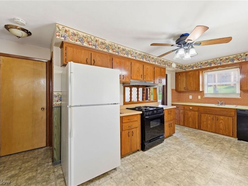8230 Reed Avenue, Garfield Heights, OH 44125 Photo 27