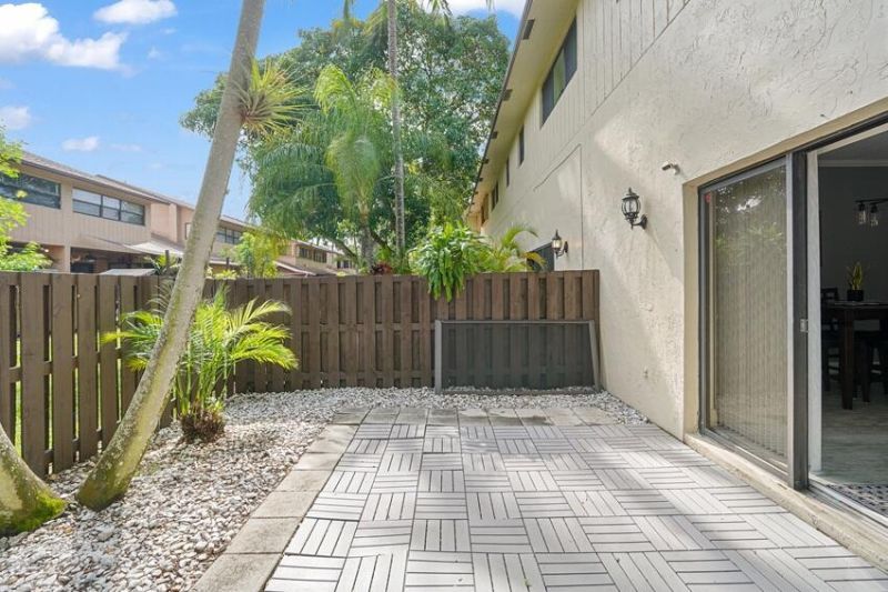 7620 NW 79th Avenue, Unit J8, Tamarac, FL 33321 Photo