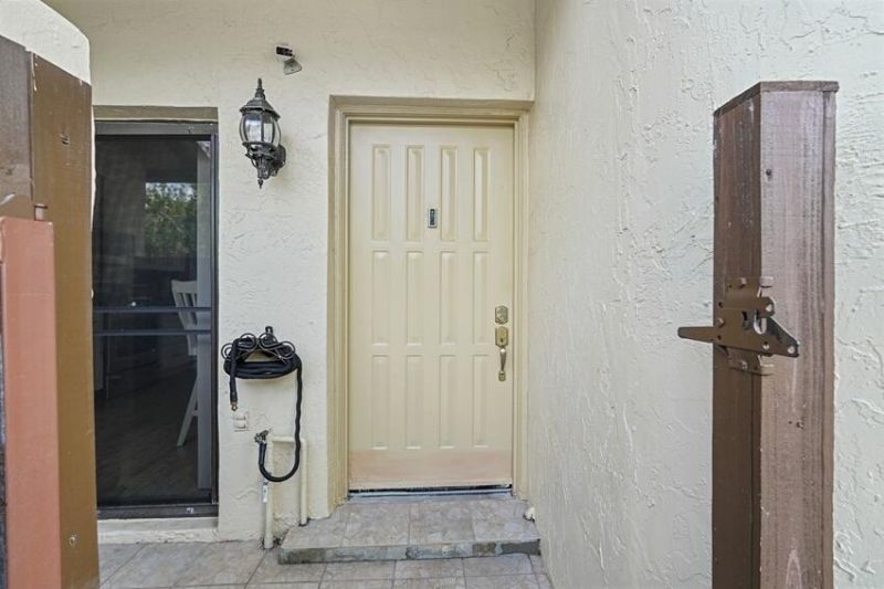 7620 NW 79th Avenue, Unit J8, Tamarac, FL 33321 Photo