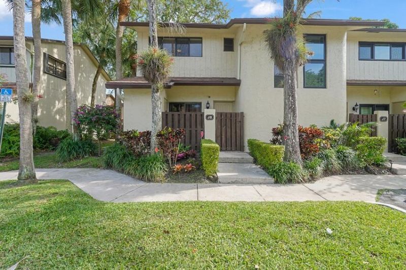 7620 NW 79th Avenue, Unit J8, Tamarac, FL 33321 Photo