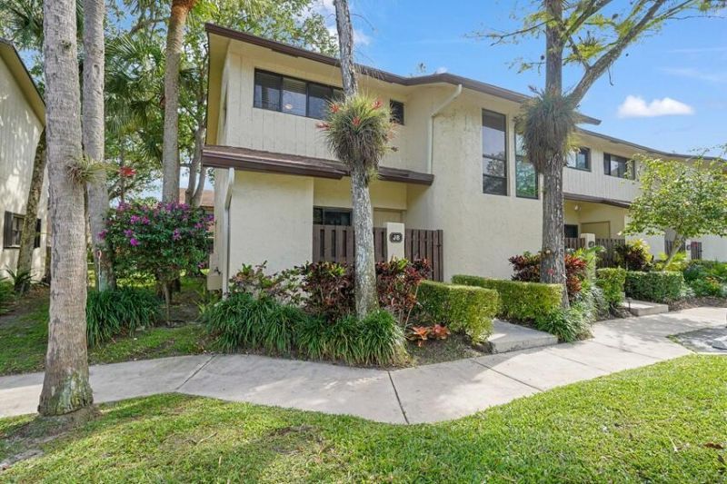 7620 NW 79th Avenue, Unit J8, Tamarac, FL 33321 Photo