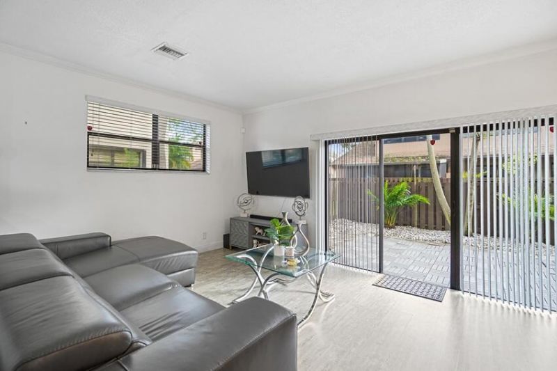 7620 NW 79th Avenue, Unit J8, Tamarac, FL 33321 Photo