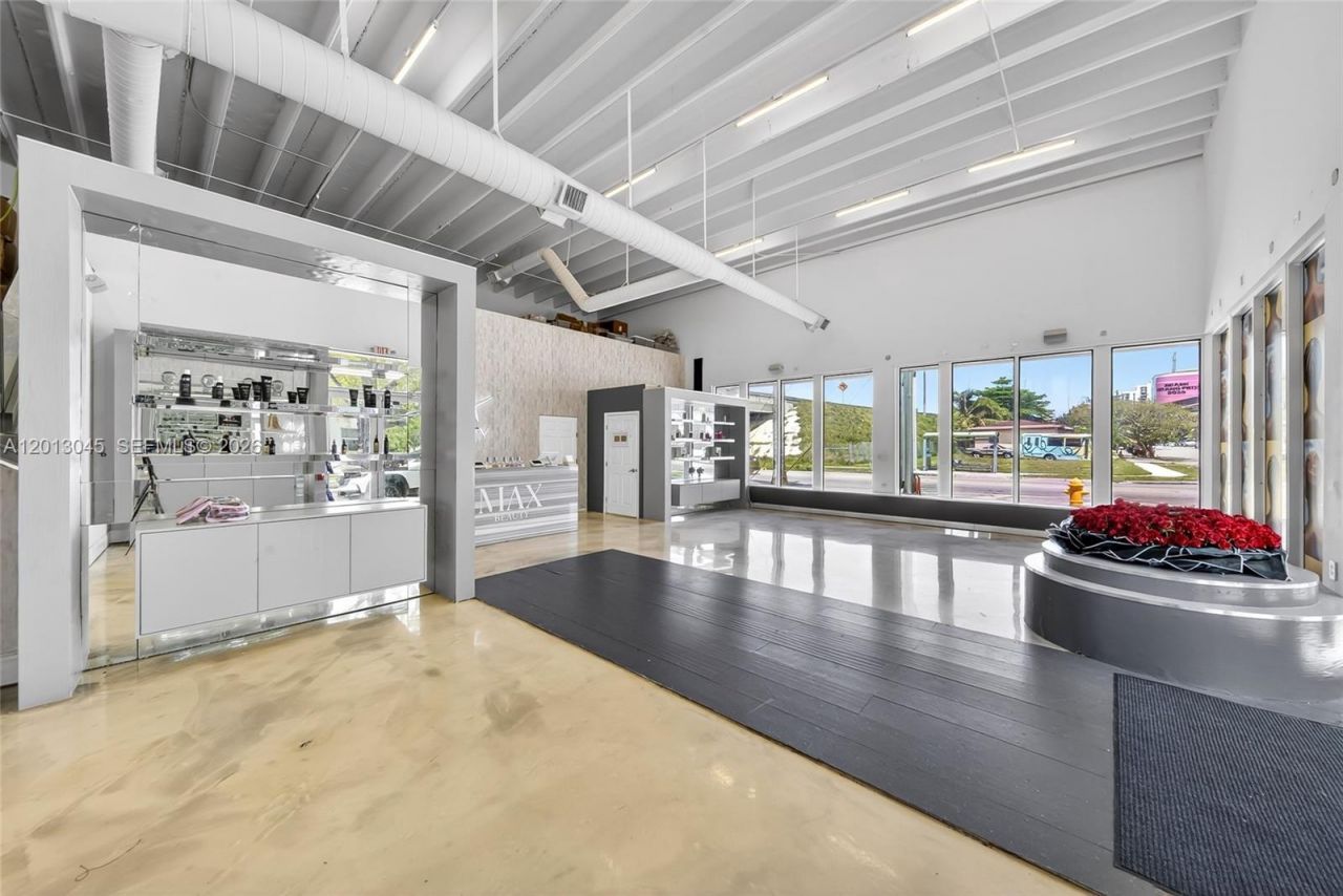 201 NW 37th St , Miami, FL 33127 Photo