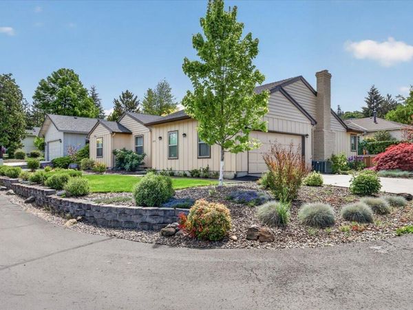 2458 Republic Way, Medford, OR 97504