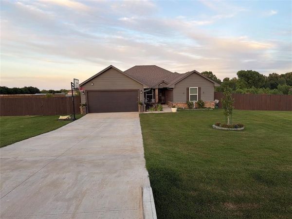 1017 Heritage Hills Drive, Tuttle, OK 73089