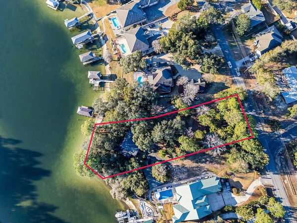 15 Poquito Road, Shalimar, FL 32579