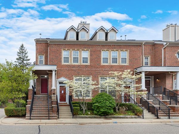 16992 Farmington Road, Livonia, MI 48154